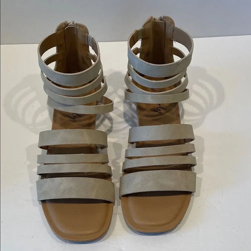 Wonderly Cream Strappy Sandals Gladiator Size 7.5